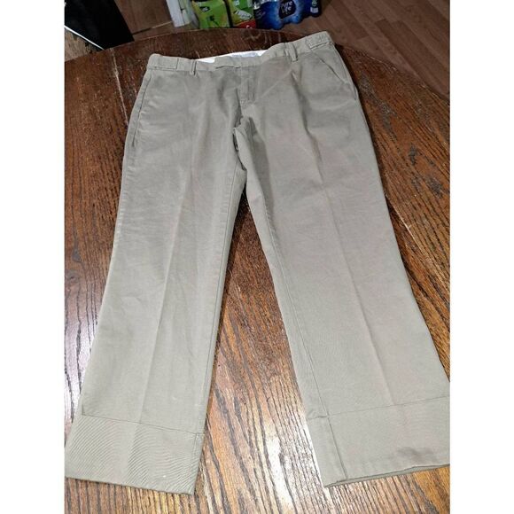 Size 8 Old Navy Brown Mid Rise Cuffed Hem Pleated Leg Capri Casual Pants - Picture 1 of 5